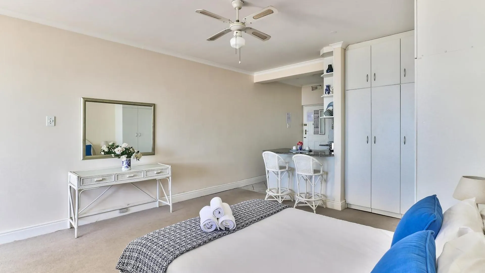 Apartment 3 Sandringham Sea Facing Ground-Floor Studio Cape Town