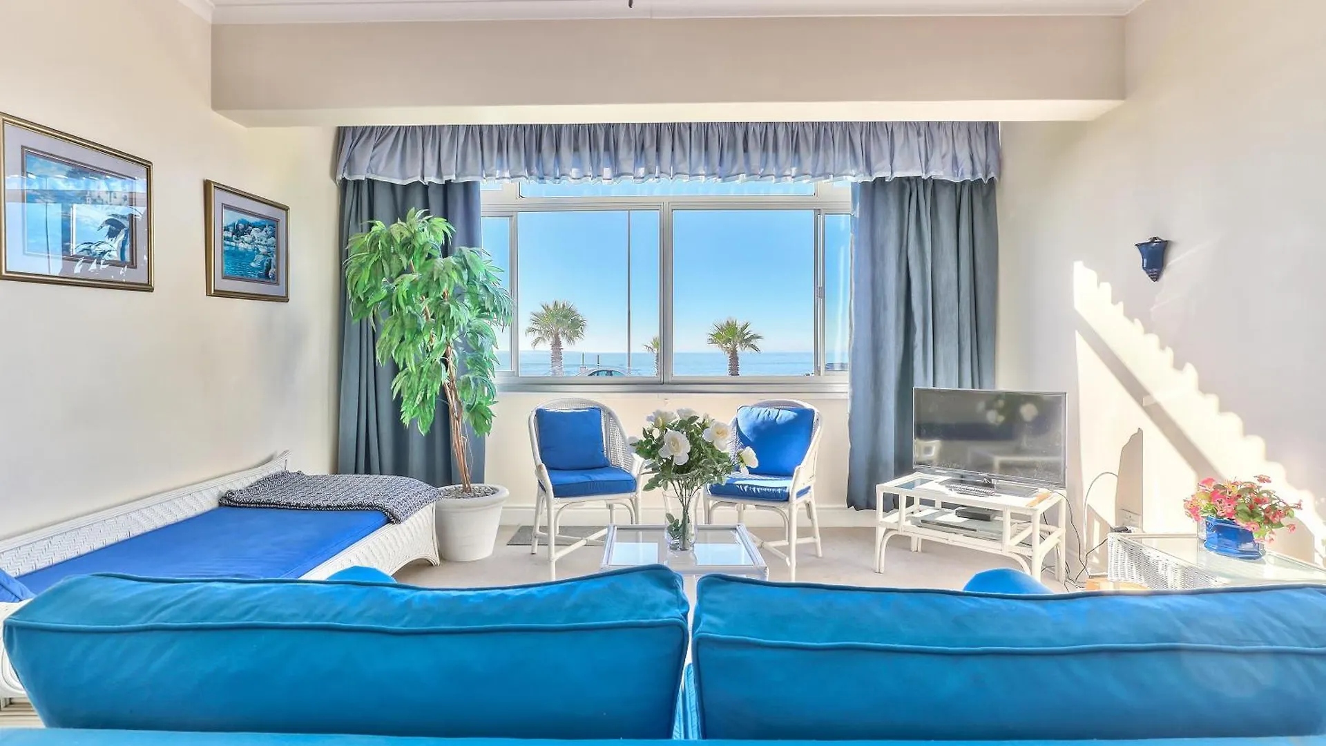 Apartment 3 Sandringham Sea Facing Ground-Floor Studio Cape Town